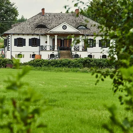 Impresja - Goscinne Na Nadbuzanskich Lakach